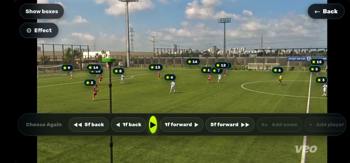 Step 2: tapping the player to follow among the detected players